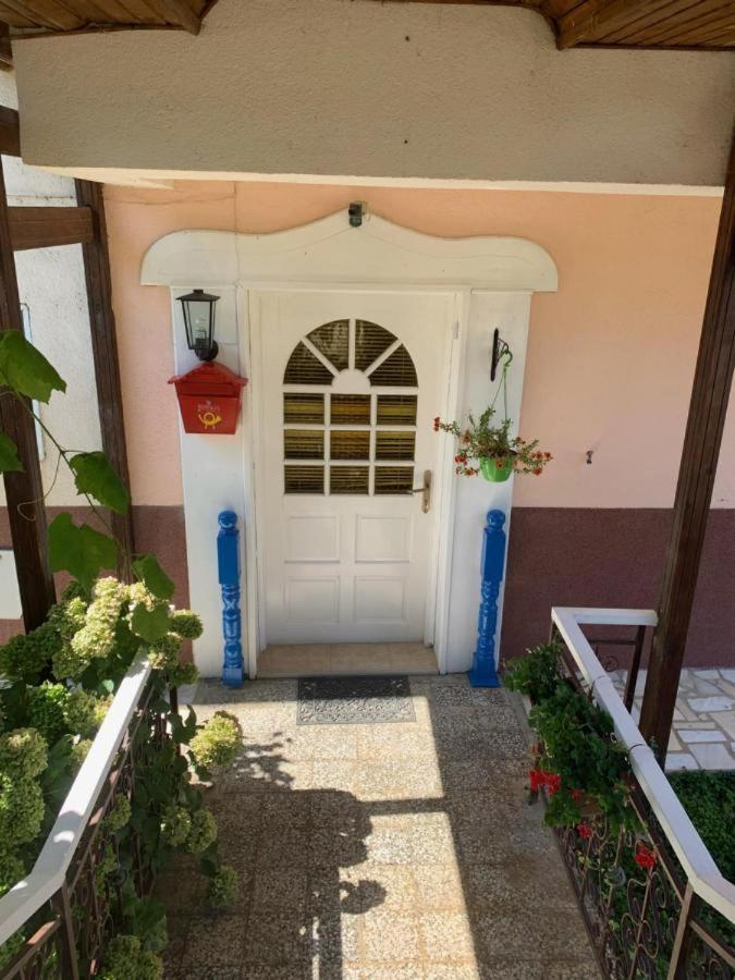 Villa Lakeview Paradise Peštani Eksteriør billede