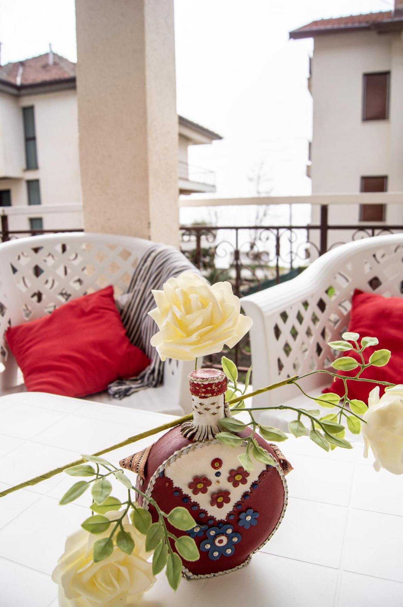 Villa Lakeview Paradise Peštani Eksteriør billede