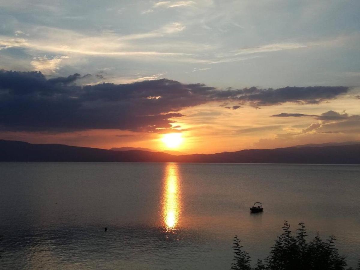 Villa Lakeview Paradise Peštani Eksteriør billede